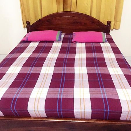 Mccarthy Guesthouse Канди Экстерьер фото