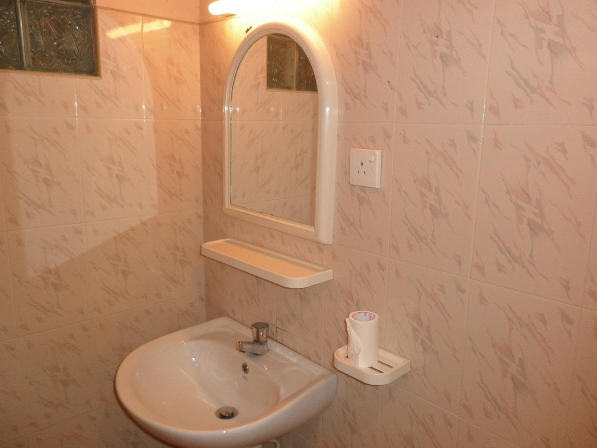 Mccarthy Guesthouse Канди Номер фото
