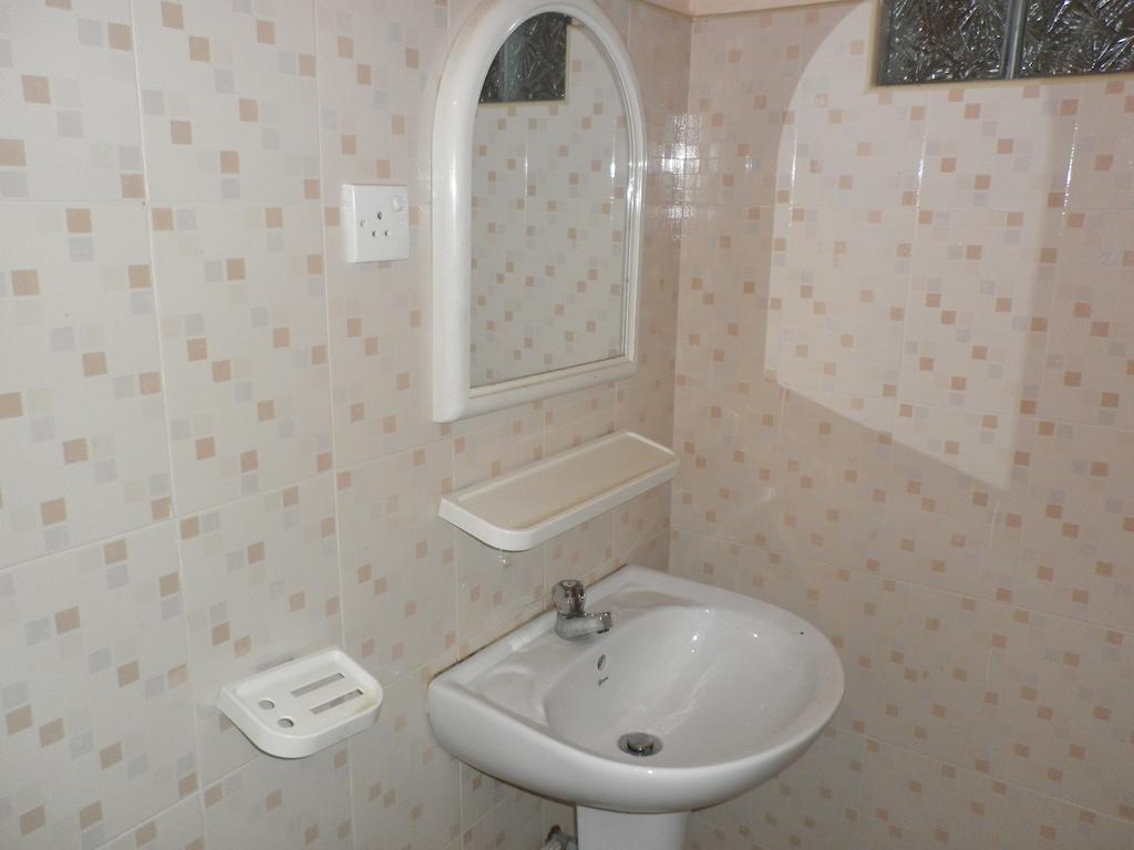 Mccarthy Guesthouse Канди Номер фото